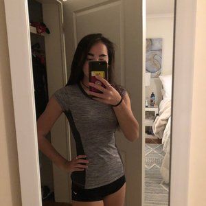 Lululemon gray capsleeve top